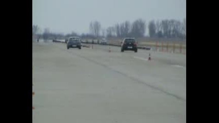Mazda 3 Vs Vw Golf V Drag Race [1/4 Mile]