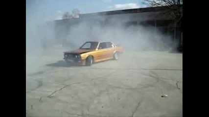 Много Луд Дрифт с Bmw e30 !!!