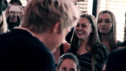 They are amazing... One Direction - What makes you beautiful (go Shows)