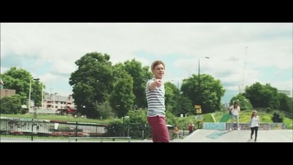Olly Murs ft. Rizzle Kicks - Heart Skips a Beat + превод ( Official Video)