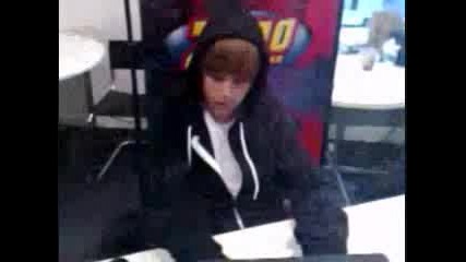 Justin Bieber говори с фенове онлайн 