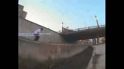 Момче показва какво може 