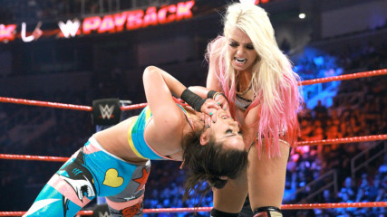 Bayley vs. Alexa Bliss - Raw Women's Title Match: WWE Payback 2017 (WWE Network Exclusive)