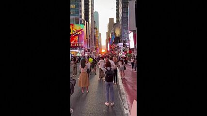 Хиляди се събраха в Манхатън заради уникален залез (ВИДЕО)