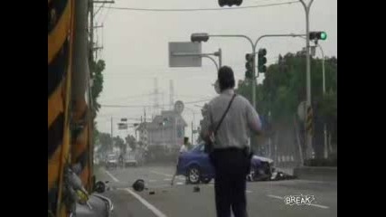 Много Катастрофа Car Vs Scooter