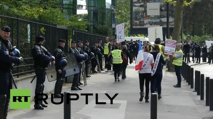 France: Independent workers shut down Saint-Denis in RSI protest