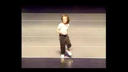10 Годишно Момиче Танцува 