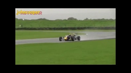 Nissan Gtr vs Болид от Formula 3