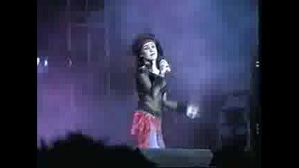 Dulce Maria Canta Enamorada en tiempos de Clase