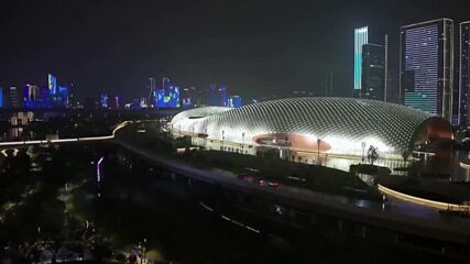 Зрелищно светлинно шоу освети Олимпийския спортен център в Китай
