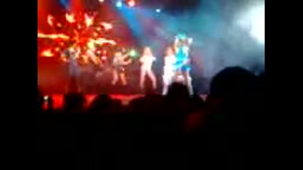 Britney Spears - Hold it against me (live) 