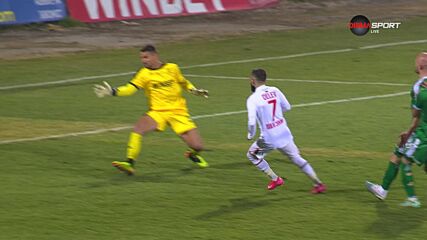 Локомотив София повежда