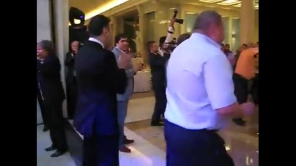 прзидента Медведев танцува