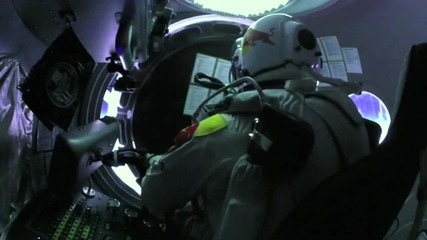 Felix Baumgartner's Point of View - Red Bull Stratos Free Fall