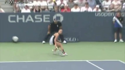 Почти като Федерер - Франческа Скиавоне страхотен удар ! Us Open 2010 