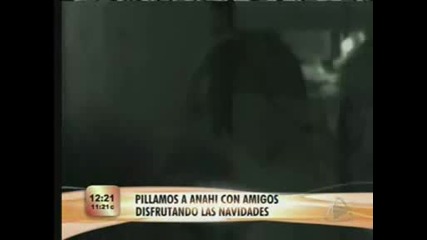 Anahi Passa Natal Com Amigos