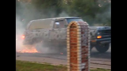 Този буквално разряза асвалта!