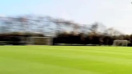 Official Video - Betfair Manchester United crossbar challenge Rooney. Giggs. Neville & Fletcher 