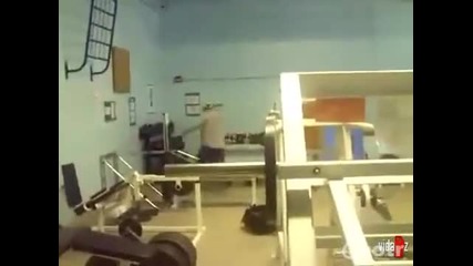 Тъпо Момче само си чупи Носът! 