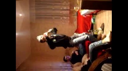 Dobrin tancuva na pesenta na las ketchup Smqh100%