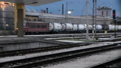 Товарен влак влиза в гара Пловдив