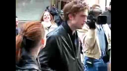 Kristen and Rob outside on The Today Show