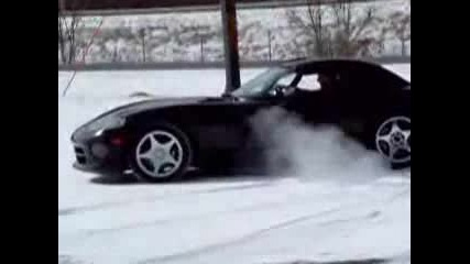 Dodge Viper Закъсва в сняг!