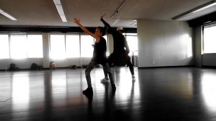 Малка сладурана танцува с учителя си Hip-hop на Ники - Анаконда