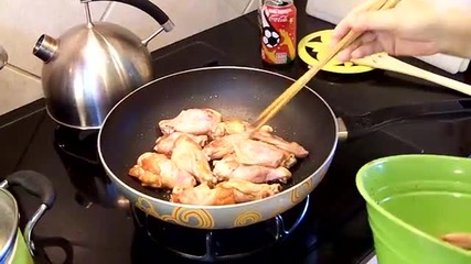 Как се готвят пилешки крилца с кока-кола и соев сос