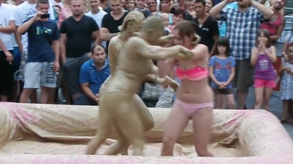 Женски бой в кал 2 срещу 1