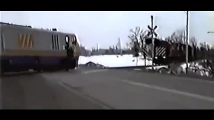 Машинист спира пътнически влак в екстрена ситуация! Всичко е решено за секунди!