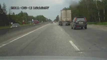 Случайно заснето - какво прави този ?