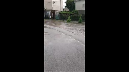 Автогарата на Перник е наводнена след градушката