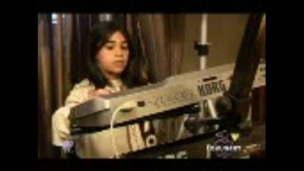 11 годишно дете свири на синтезатор !!! 