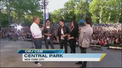 Chatting With Nick, Joe, Kevin and Demi