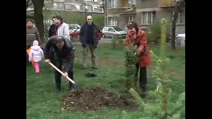 Дарик засади 25 дръвчета в парка „Заимов”
