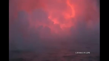 кадри от изригването на подводен вулкан на Хаваите 