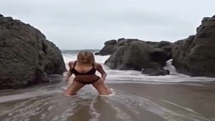 Порно актрисата Бриана Банкс със секси фотосесия на плажа