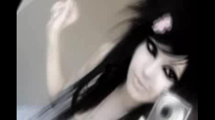 ^ Scene girls with darrk hair ^