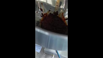 Автоматична дойпак пакетираща машина за пастообразни.mp4