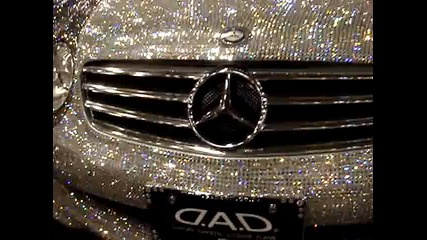 Много скъпо позлатен Mercedes Benz