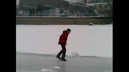 mitko pada na leda