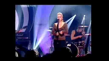 Kelly Clarkson - Because Of You - ( Live ) - ( Високо Качество )