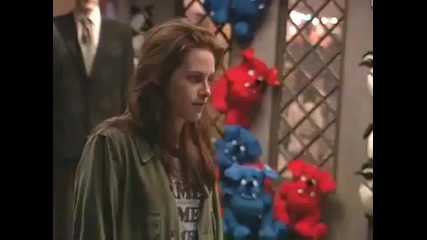Крис се смее супер сладко по време на снимките на Adventureland