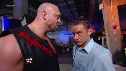 Ryback отново отприщва гнева си върху невинни Wwe Разбиване 16/8/13