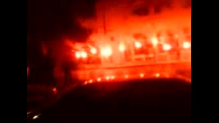 Луди Фенове На Паок - Факли И Бомби