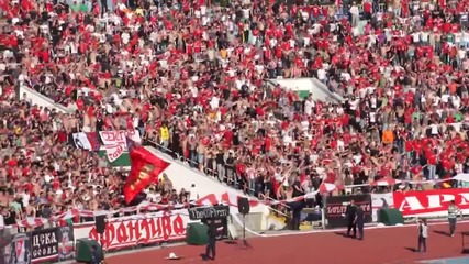 Сектор Б срещу Сектор Г в началото на мача