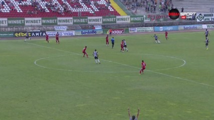 Груба съдийска грешка спря голова атака на Локо Пловдив