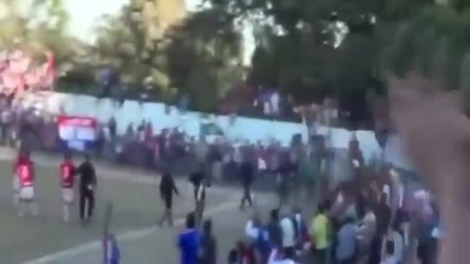 Карате и червени картони на мач в Парагвай