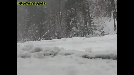 Audi 80 Quattro на сняг